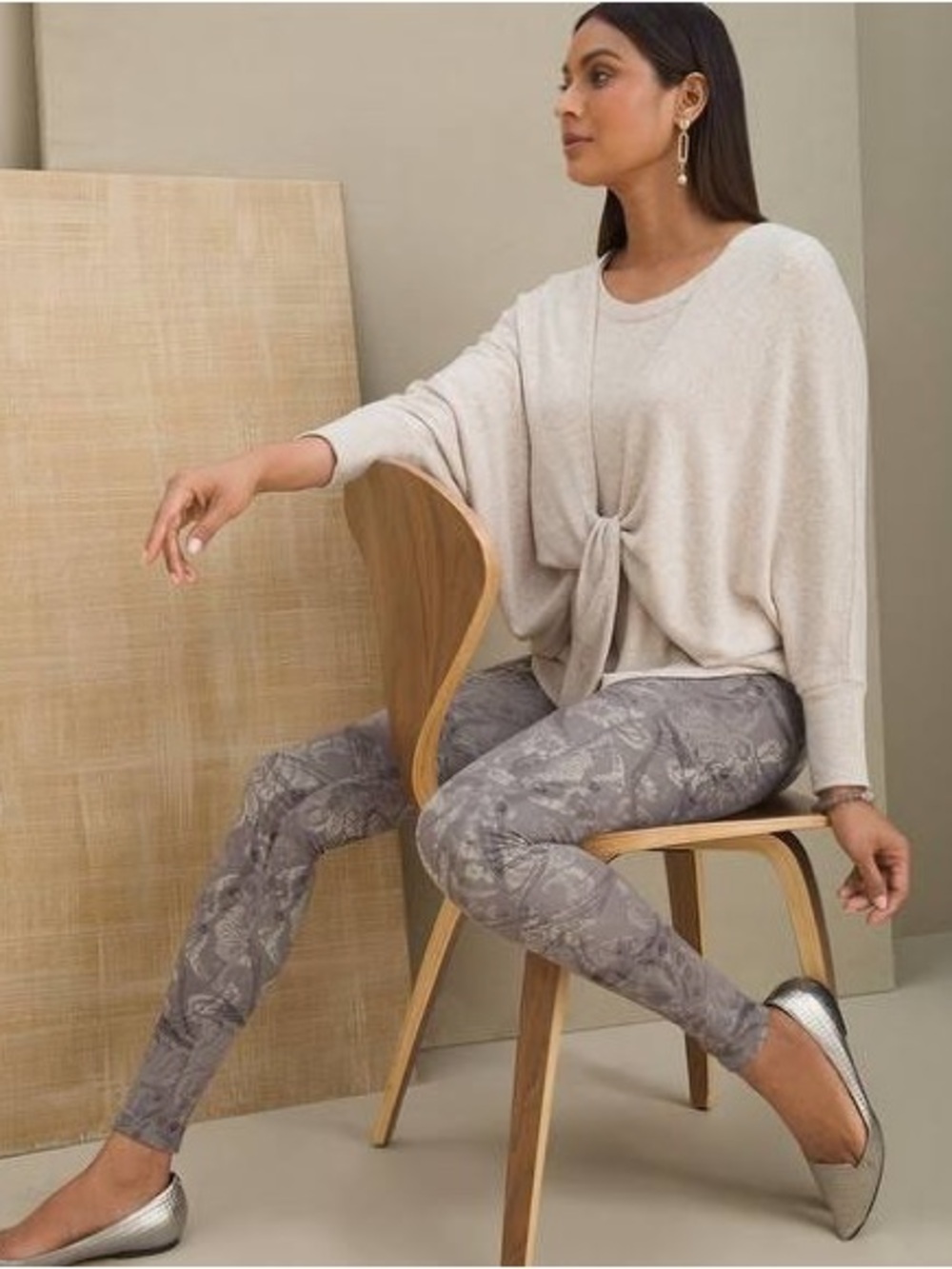 Chico’s Zenergy Paisley Pocket Leggings in Suede Gray Size L